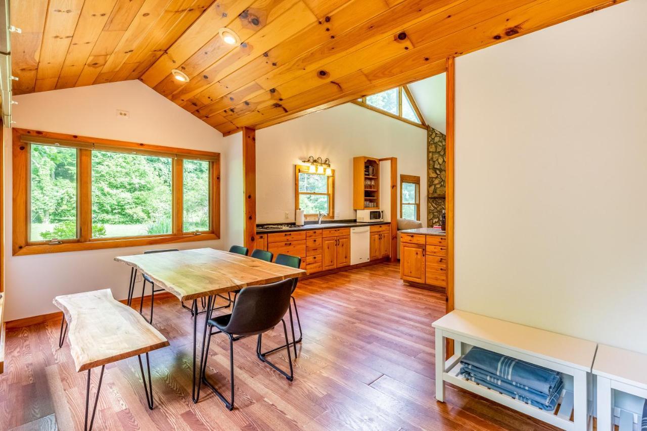 Villa Pebble On The Creek à Whittier Extérieur photo